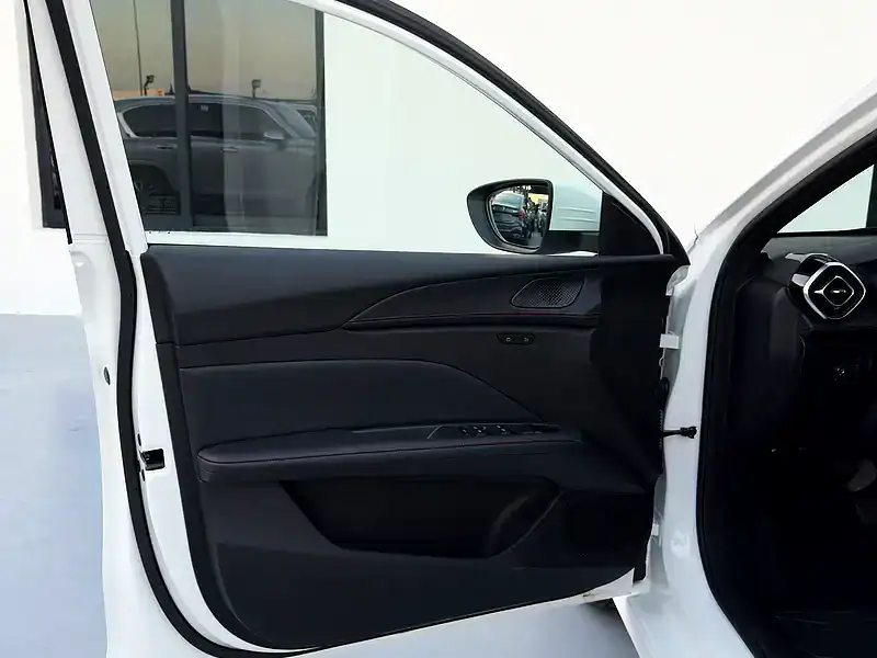 2025 MG5 GLOBAL LUXURY EDITION 1.5L A/T PTR 4 Cylinders White Black Sedan