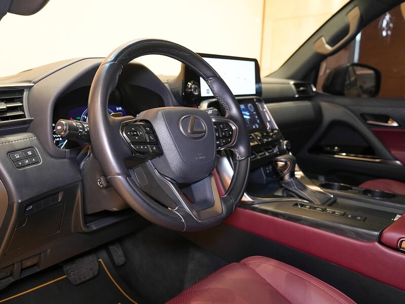 2023 Lexus Lx 600 Signature 3.5L twin-turbo V6 Engine Grey Red SUV