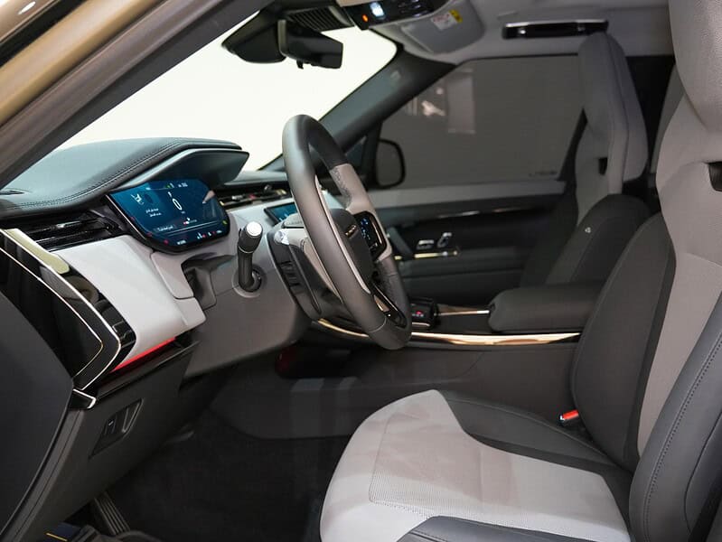 2024 Land Rover Range Rover Sport SV Edition One 4.4L Twin-Turbo V8 Gold White