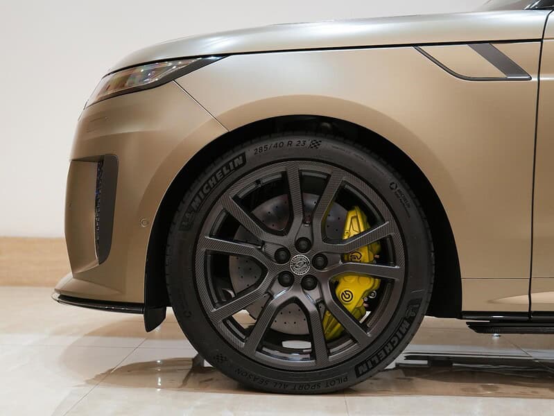 2024 Land Rover Range Rover Sport SV Edition One 4.4L Twin-Turbo V8 Gold White