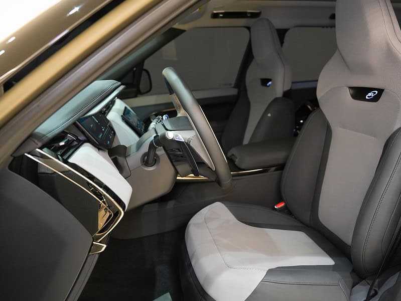 2024 Land Rover Range Rover Sport SV Edition One 4.4L Twin-Turbo V8 Gold White