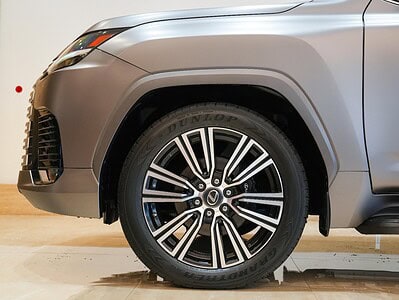 2023 Lexus Lx 600 Signature 3.5L twin-turbo V6 Engine Grey Red SUV