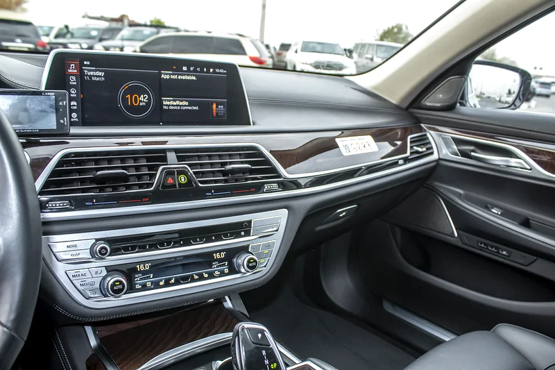 2022 BMW 7-Series 750i 8 Cylinders Engine Petrol Black Sedan