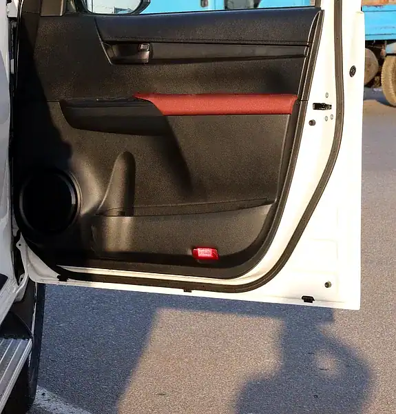 2025 Toyota Hilux Double Cab 2.7 litres 4 Cylinders Engine Petrol White Red