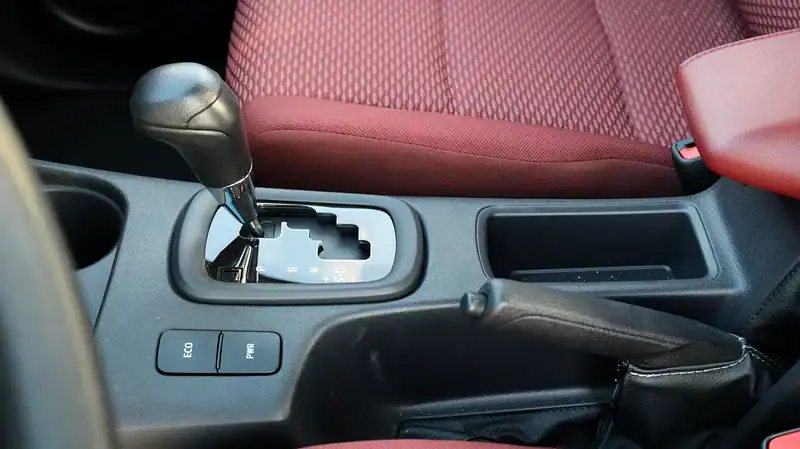 2025 Toyota Hilux Double Cab 2.7 litres 4 Cylinders Engine Petrol White Red