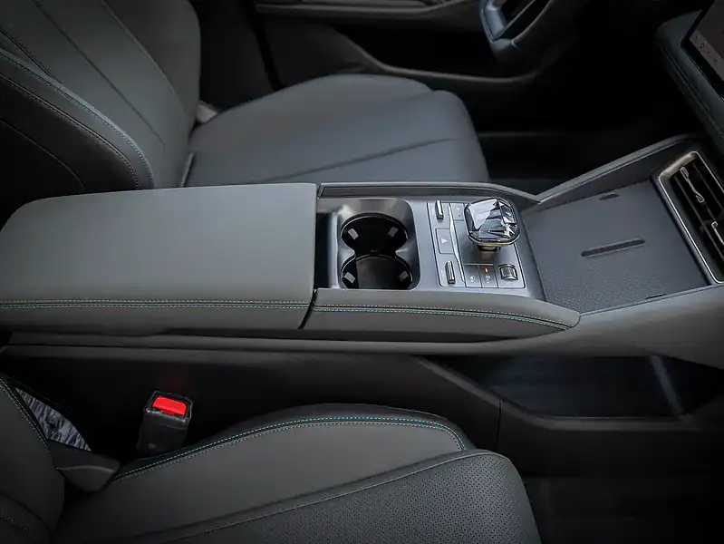 2025 BYD Qin L DM-i Hybrid 4 Cylinders Green Black Sedan FWD