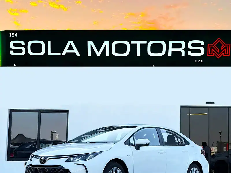 2025 Toyota Corolla SE 1.8L Elite Edition Hybrid 4 Cylinders White Black Sedan