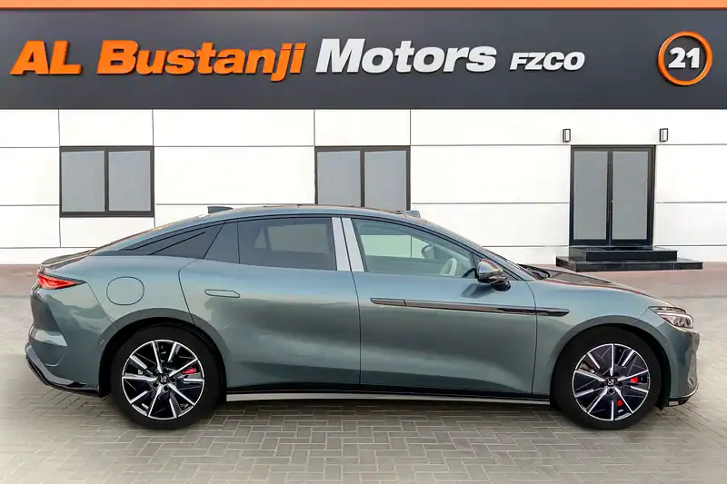 2025 BYD HAN Other Hybrid 4 Cylinders Engine Green White Sedan