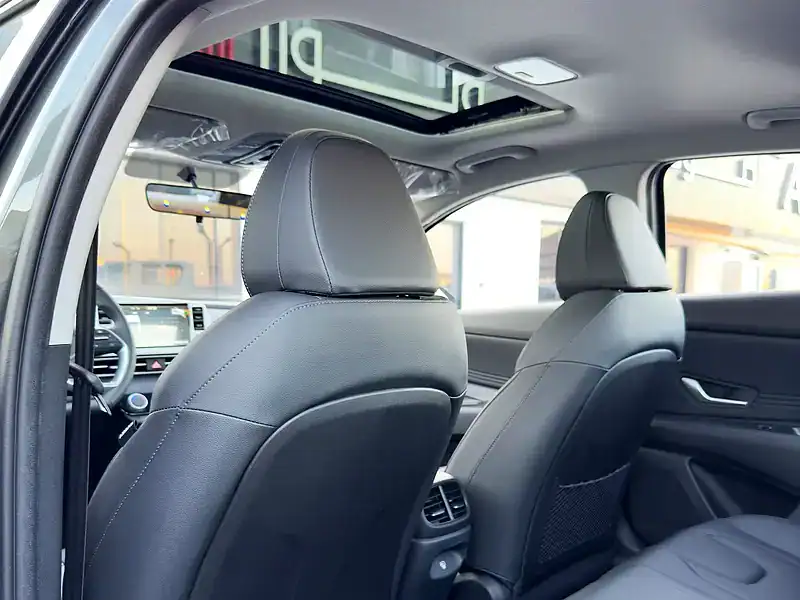 2025 Hyundai Elantra Other 1.5 litres 4 Cylinder Engine Black Grey Sedan AT