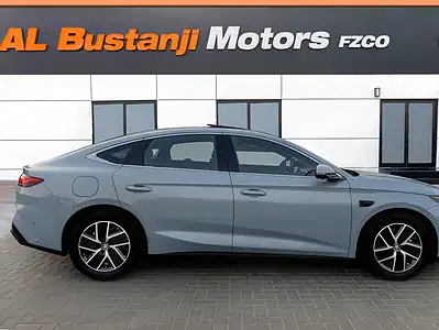 2025 BYD Qin L DM-i Hybrid 4 Cylinders Green Black Sedan FWD