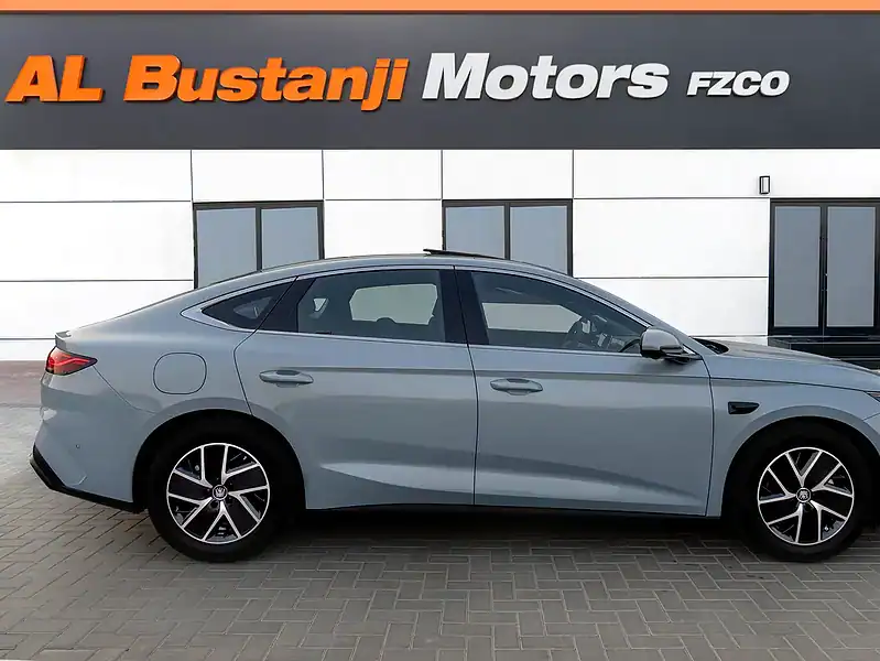 2025 BYD Qin L DM-i Hybrid 4 Cylinders Green Black Sedan FWD