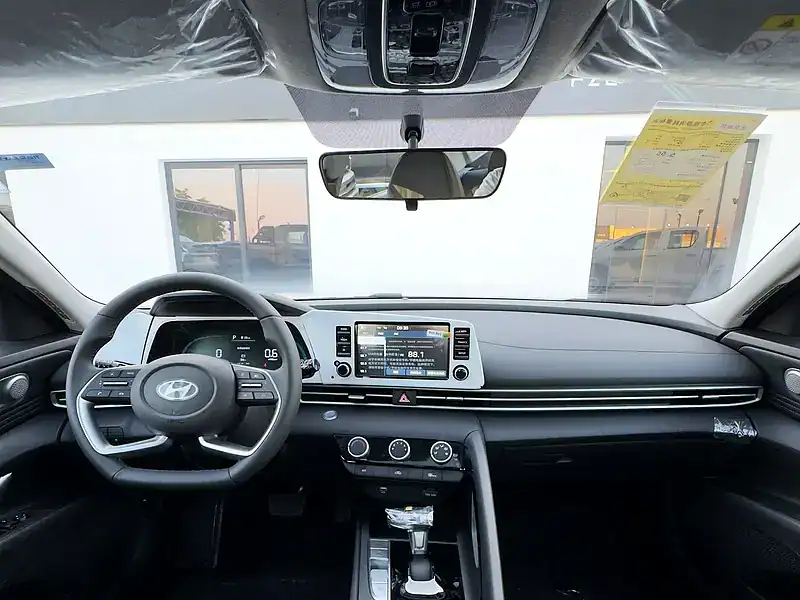 2025 Hyundai Elantra Other 1.5 litres 4 Cylinder Engine Black Grey Sedan AT