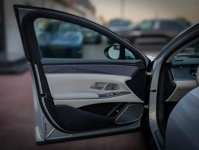 2025 BYD HAN Flagship Edition Electric 650+ KM Silver White Sedan