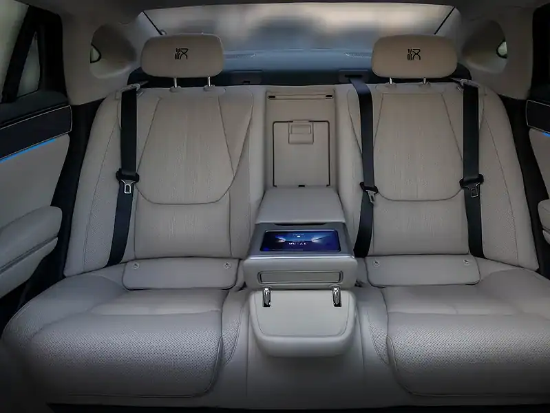 2025 BYD HAN Flagship Edition Electric 650+ KM Silver White Sedan