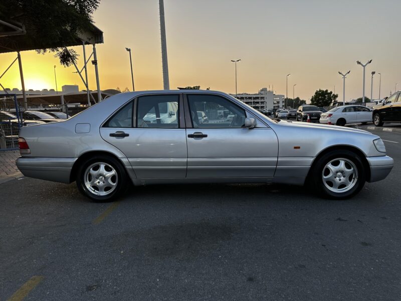 1997 Mercedes-Benz S500 5.0 litres V8 Engine Silver Black Sedan