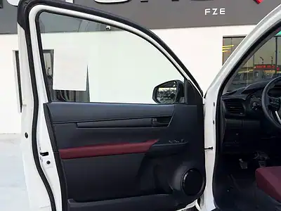 2025 Toyota Hilux Single Cab 4 Cylinder Engine White Maroon Truck Manual