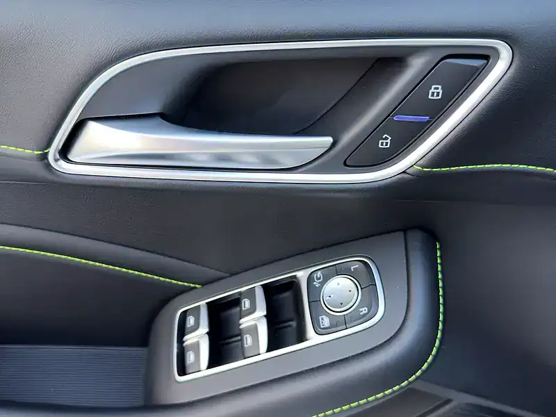 2025 MG MG6 Black Edition 4 Cylinders Engine Grey Black Sedan FWD