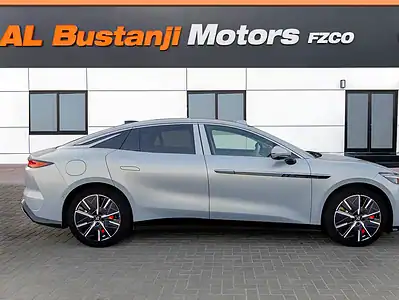 2025 BYD HAN Flagship Edition Electric 650+ KM Silver White Sedan