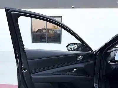 2025 Hyundai Elantra Other 1.5 litres 4 Cylinder Engine Black Grey Sedan AT