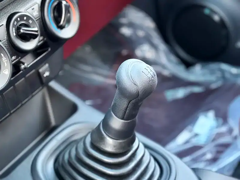 2025 Toyota Hilux Single Cab 4 Cylinder Engine White Maroon Truck Manual