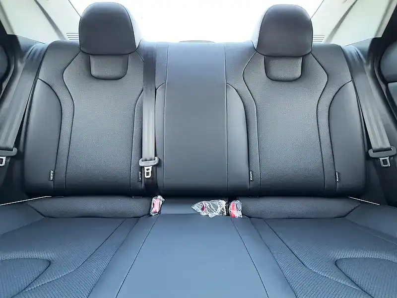 2025 Hyundai Elantra Other 1.5 litres 4 Cylinder Engine Black Grey Sedan AT