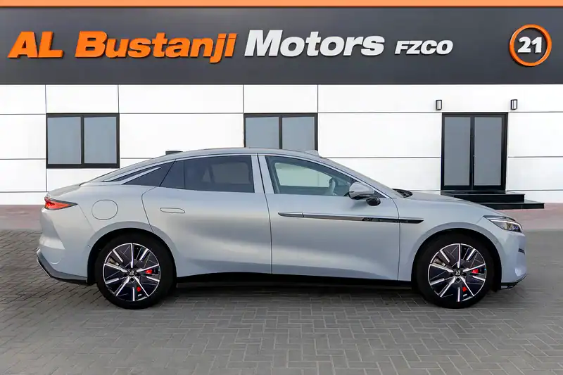 2025 BYD HAN PHEV 4 Cylinders Engine Silver White Sedan FWD