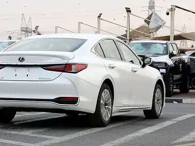 2025 Lexus ES-Series 2.5L SEDAN Other Hybrid 4 Cylinder Engine White Tan