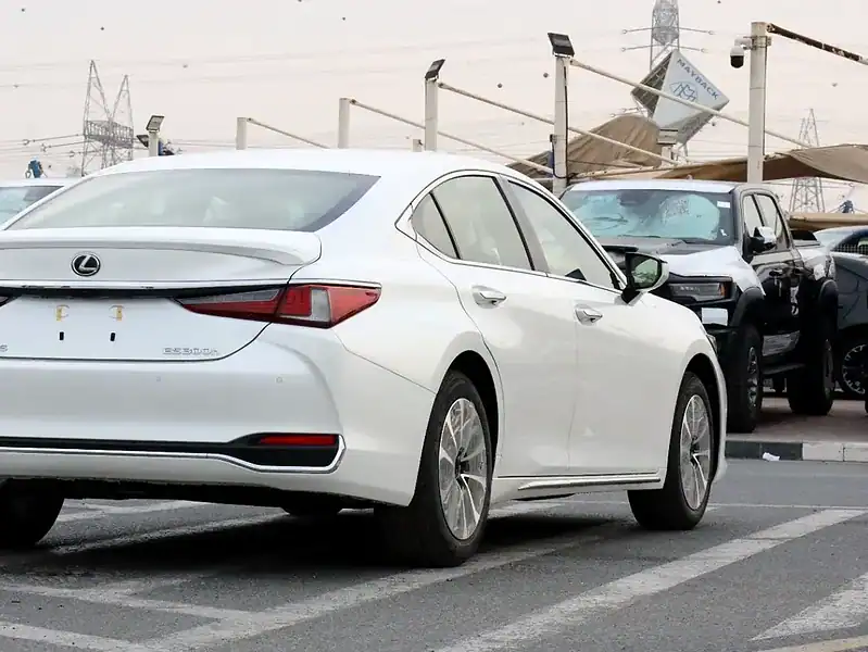 2025 Lexus ES-Series 2.5L SEDAN Other Hybrid 4 Cylinder Engine White Tan