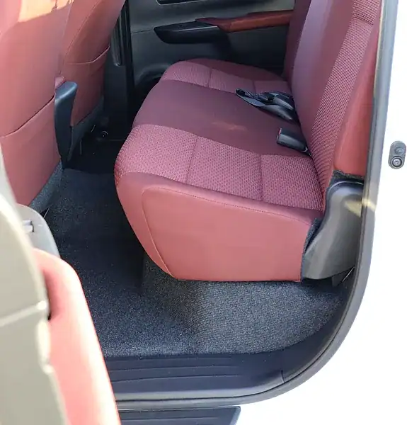 2025 Toyota Hilux Double Cab 2.7 litres 4 Cylinders Engine Petrol White Red