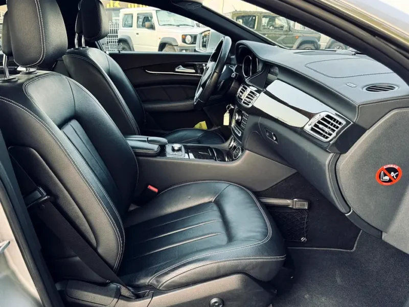 2014 Mercedes-Benz CLS-Class CLS 350 Blueefficiency 6 Cylinders Engine Silver Black Sedan