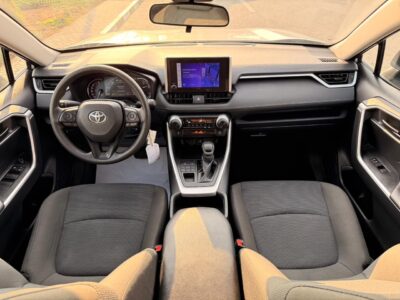 2024 TOYOTA RAV 4 LE AWD 2.5 litres V4 Cylinder Engine Silver Black SUV