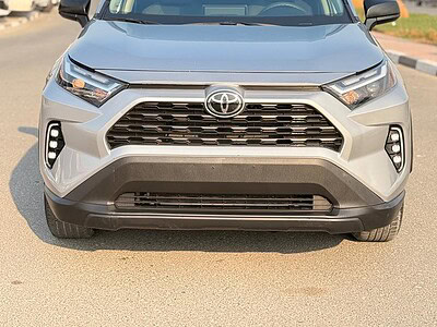 2024 TOYOTA RAV 4 LE AWD 2.5 litres V4 Cylinder Engine Silver Black SUV