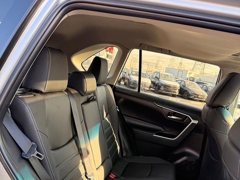 2024 TOYOTA RAV 4 XLE AWD 2.5 litre V4 Cylinder Engine Silver Black SUV