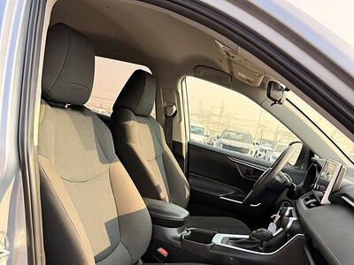 2024 TOYOTA RAV 4 LE AWD 2.5 litres V4 Cylinder Engine Silver Black SUV