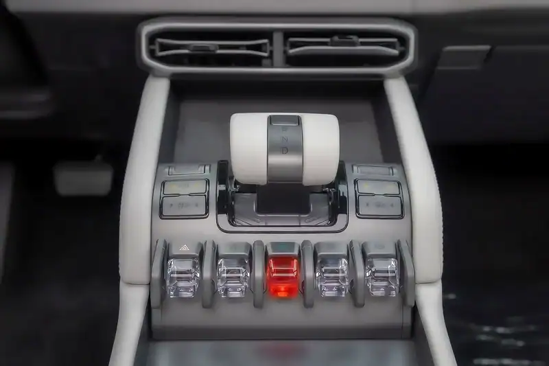 2025 BYD Leopard Titanium 3 4WD Max Electric 450 - 550 KM Beige White SUV