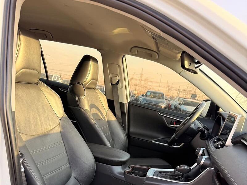 2021 TOYOTA RAV 4 2.0 L V4 Engine White Black SUV Full Option