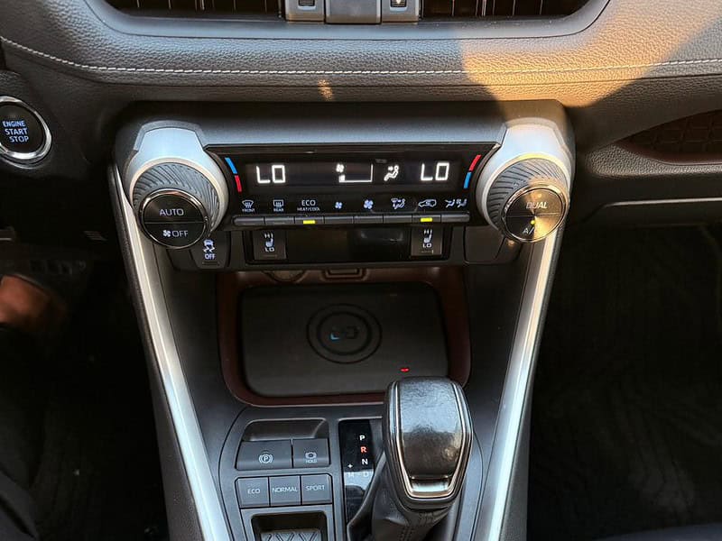 2021 TOYOTA RAV 4 2.0 L V4 Engine White Black SUV Full Option