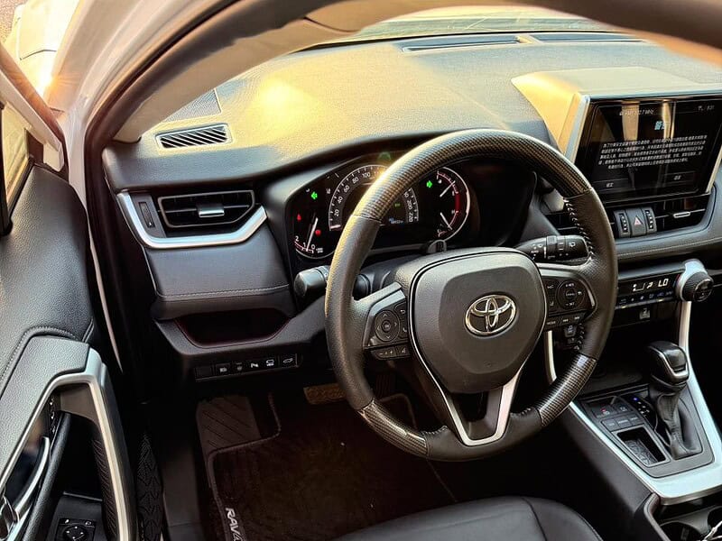 2021 TOYOTA RAV 4 2.0 L V4 Engine White Black SUV Full Option