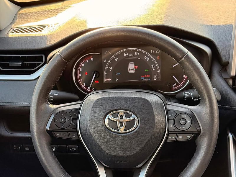 2024 TOYOTA RAV 4 XLE AWD 2.5 litre V4 Cylinder Engine Silver Black SUV