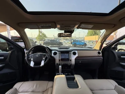 2018 Toyota Tundra 5.7 litres 8 Cylinders Engine Black Beige AWD