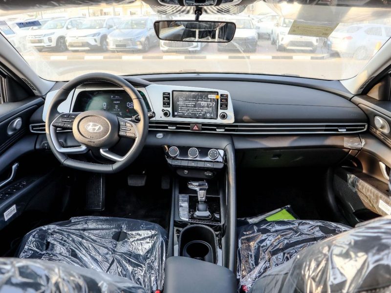 2025 Hyundai Elantra Elite 1.5L4 Cylinders Engine Petrol White Black Sedan