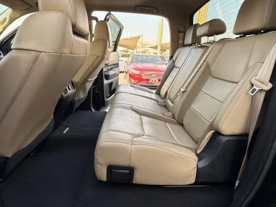 2018 Toyota Tundra 5.7 litres 8 Cylinders Engine Black Beige AWD