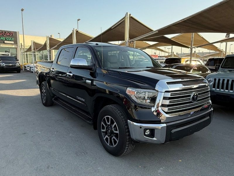 2018 Toyota Tundra 5.7 litres 8 Cylinders Engine Black Beige AWD