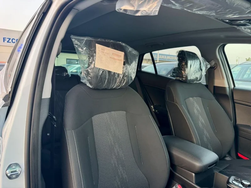 2025 Kia Sportage 2.0L 4 Cylinders Engine Petrol FWD White Black SUV