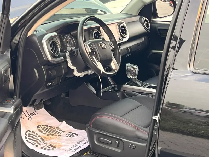 2022 Toyota Tacoma SR5 double ca 6 Cylinders Engine Black Pick Up Truck