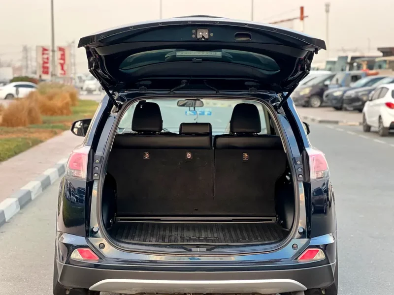 2017 Toyota Rav 4 XLE Hybrid 4 Cylinder Engine Blue Black SUV AT