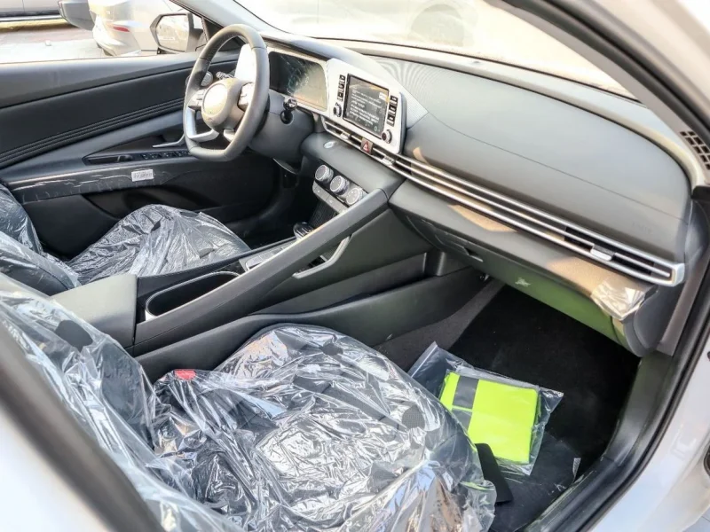 2025 Hyundai Elantra Elite 1.5L4 Cylinders Engine Petrol White Black Sedan