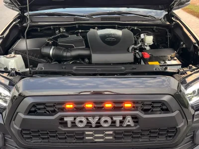 2022 Toyota Tacoma SR5 double ca 6 Cylinders Engine Black Pick Up Truck