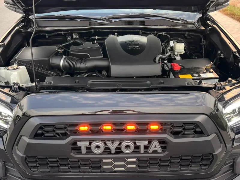 2022 Toyota Tacoma SR5 double ca 6 Cylinders Engine Black Pick Up Truck