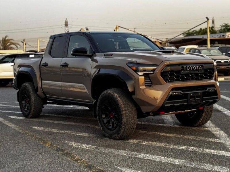 2025 Toyota Tacoma 2.4L TRD PRO TOP OPTION Hybrid Beige Black